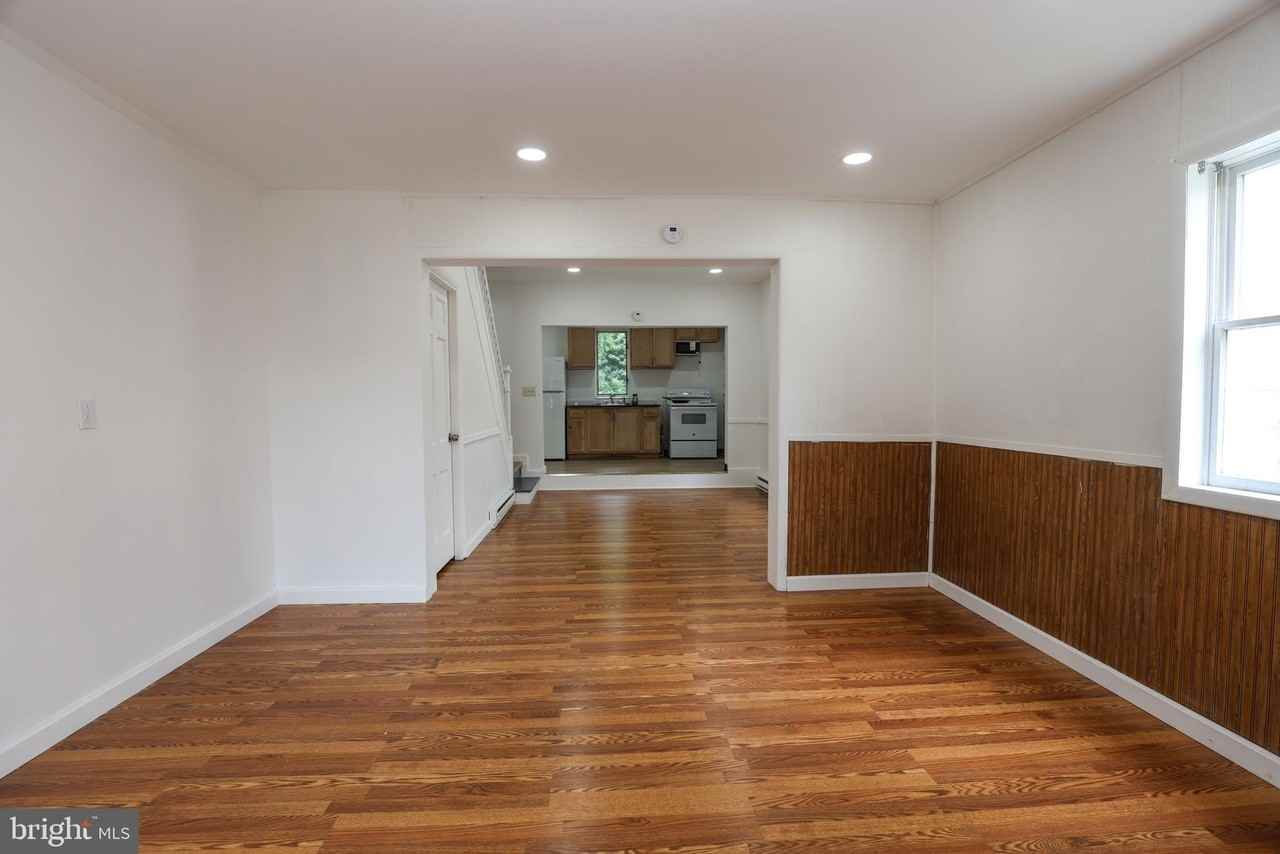 204 3rd St - Photo 5 of 23