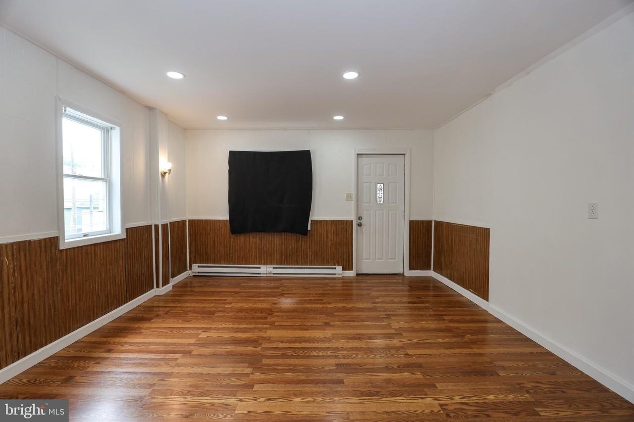 204 3rd St - Photo 6 of 23