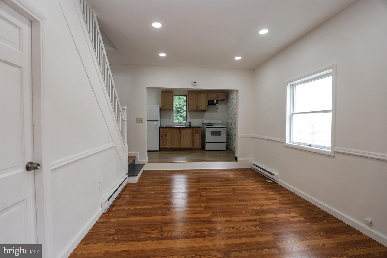 204 3rd St - Photo 7 of 23