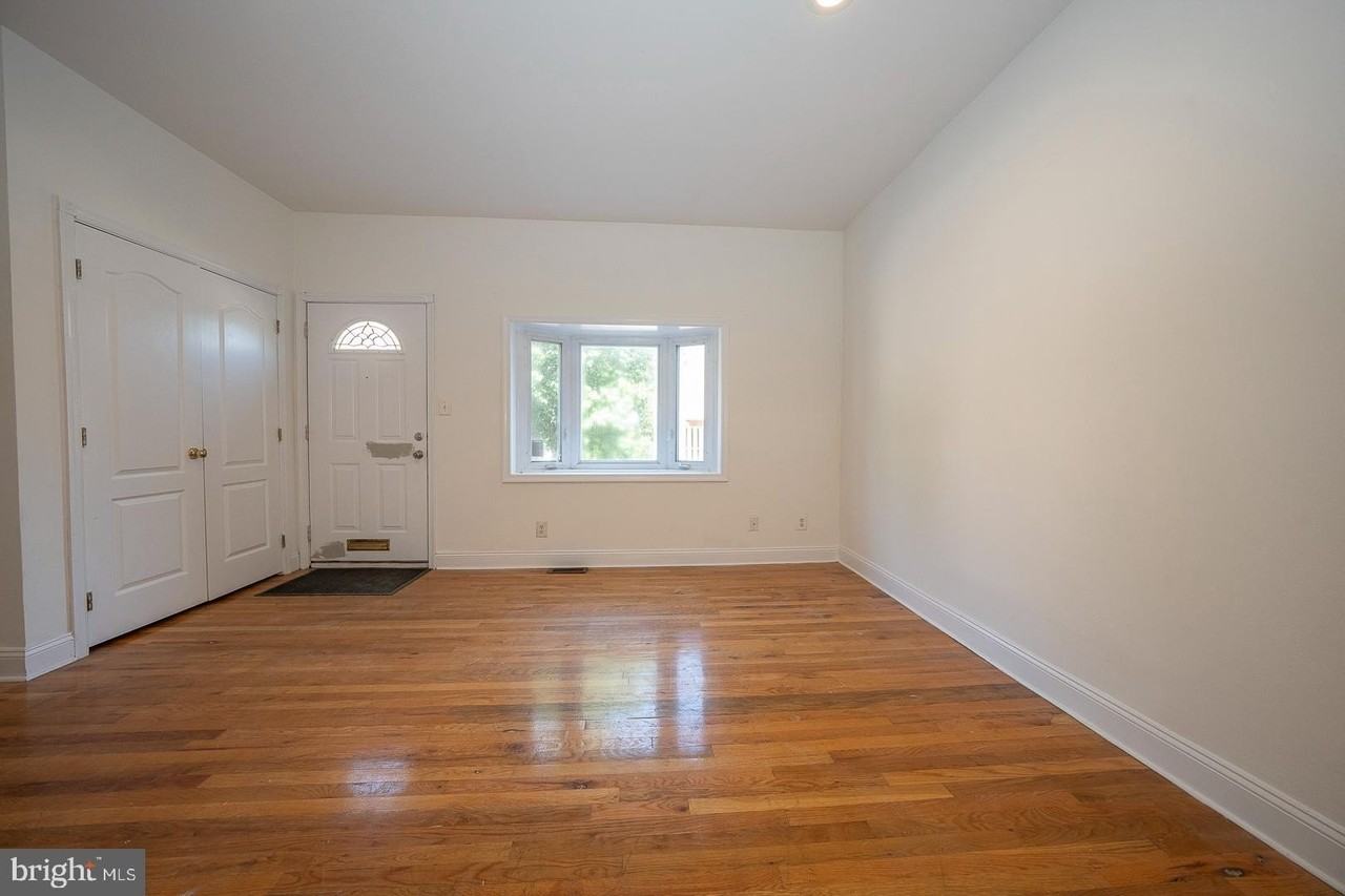 2822 Ogden St #A - Photo 5 of 32