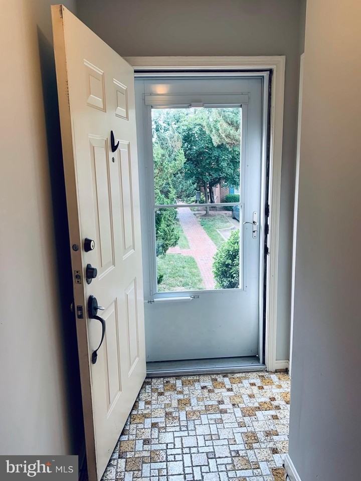 1623 S Barton St #18 - Photo 4 of 44