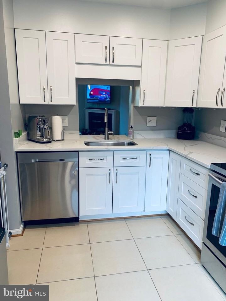 1623 S Barton St #18 - Photo 6 of 44