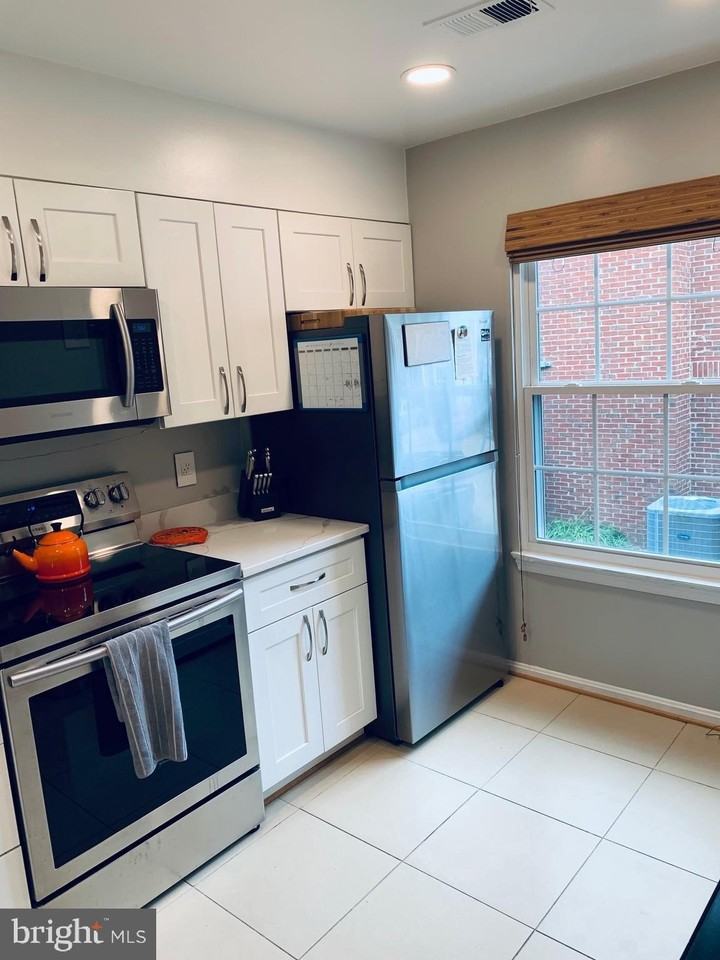 1623 S Barton St #18 - Photo 7 of 44