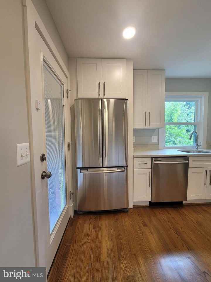 103 Ashby St - Photo 5 of 33