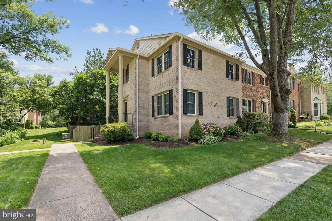 7401 Willshire Hunt Ct - Photo 2 of 48