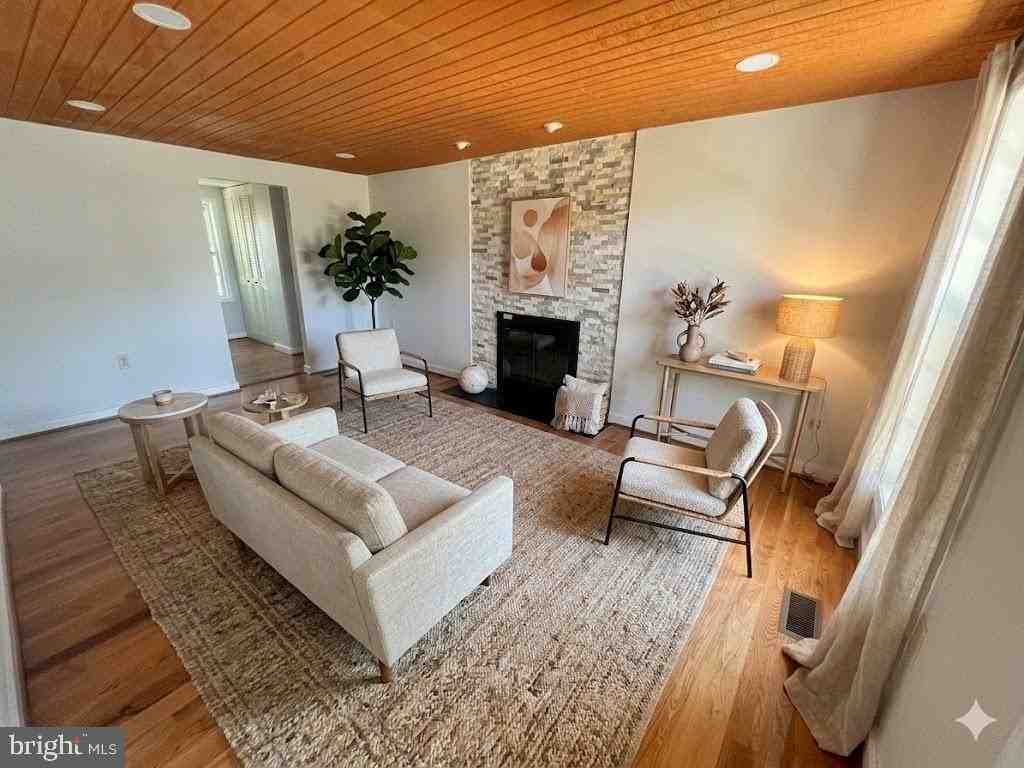 2283 Dosinia Ct - Photo 2 of 21