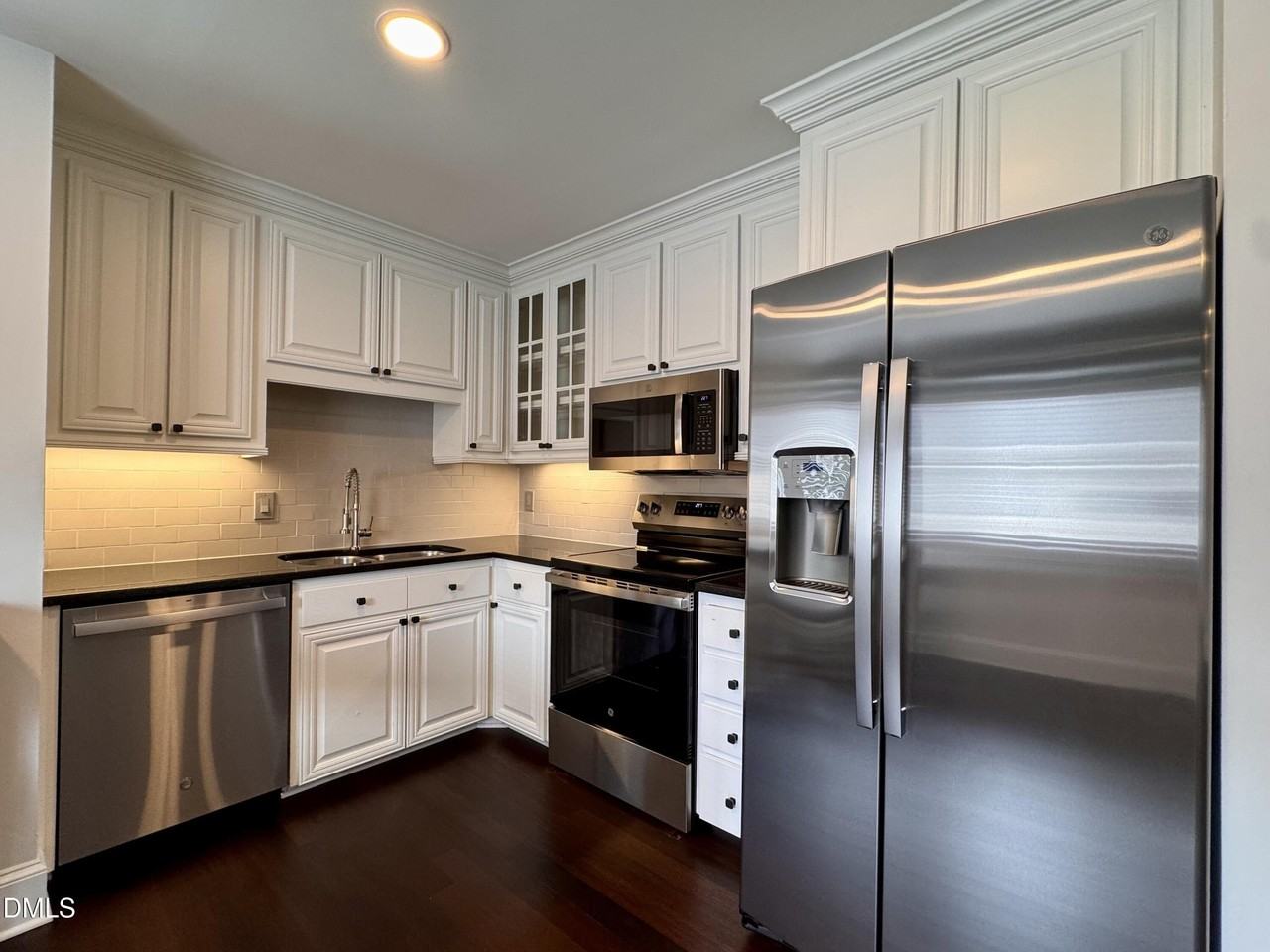 2204 Stafford Ave #202 - Photo 4 of 15