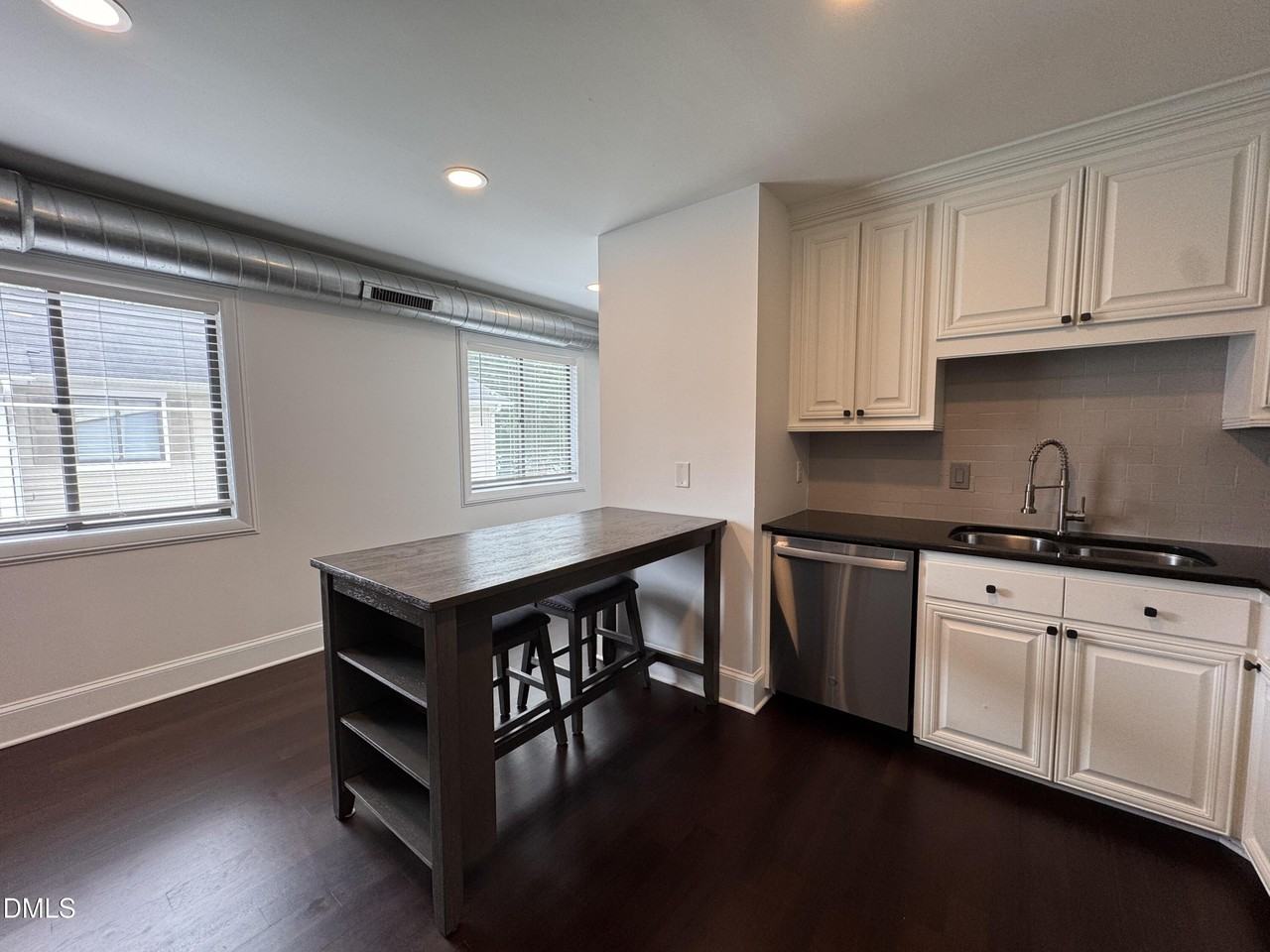 2204 Stafford Ave #202 - Photo 5 of 15