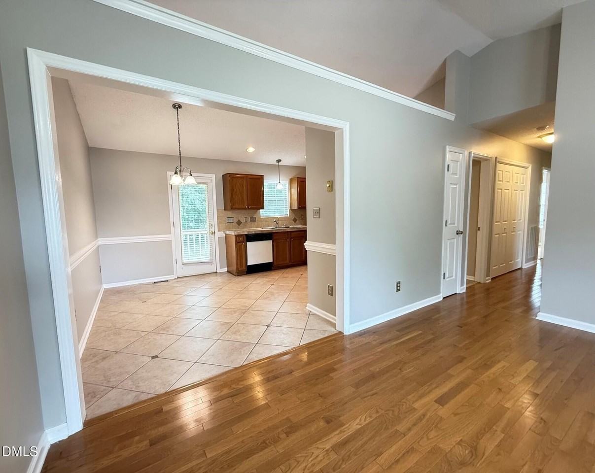 610 E Jones Ave - Photo 4 of 23