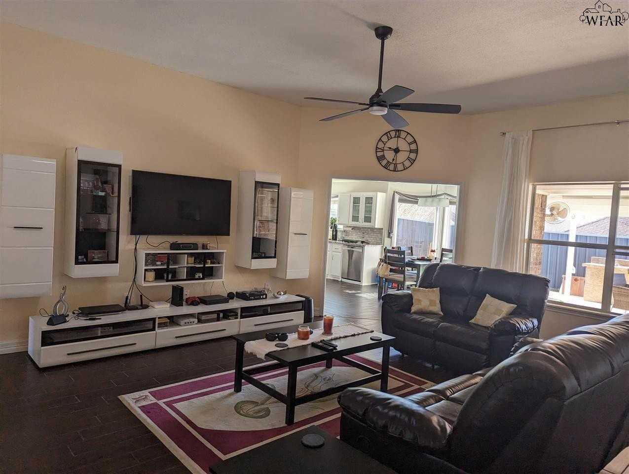 5105 Carlene Dr - Photo 3 of 20