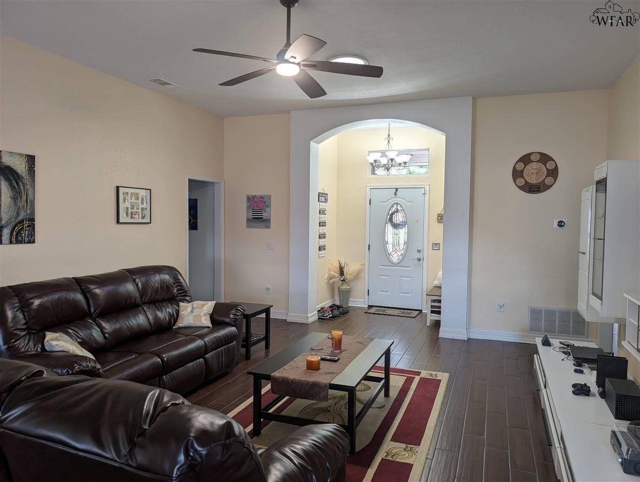5105 Carlene Dr - Photo 4 of 20
