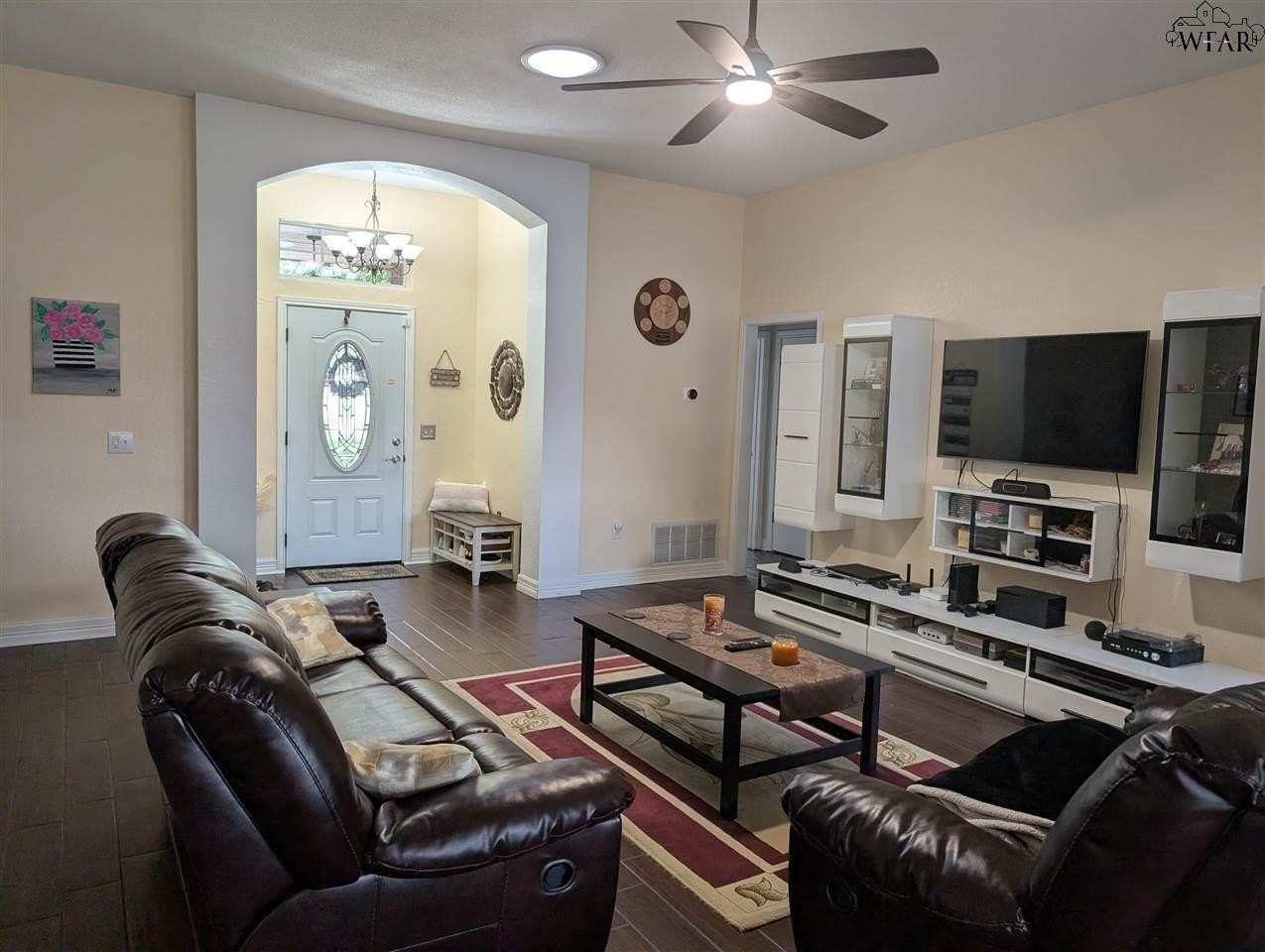 5105 Carlene Dr - Photo 5 of 20