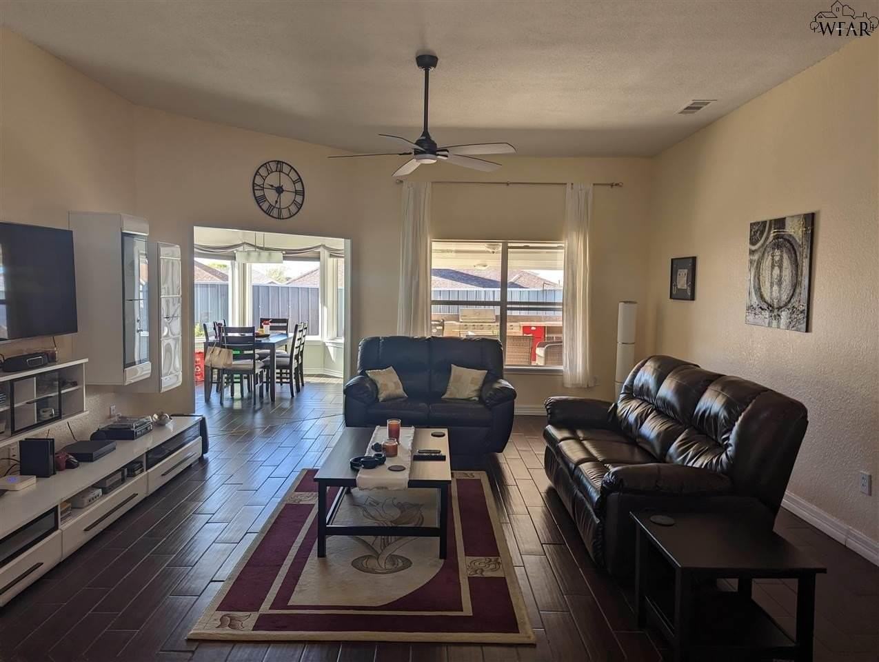5105 Carlene Dr - Photo 6 of 20