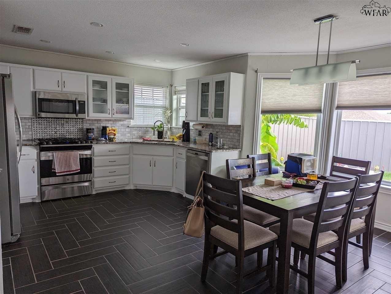 5105 Carlene Dr - Photo 7 of 20