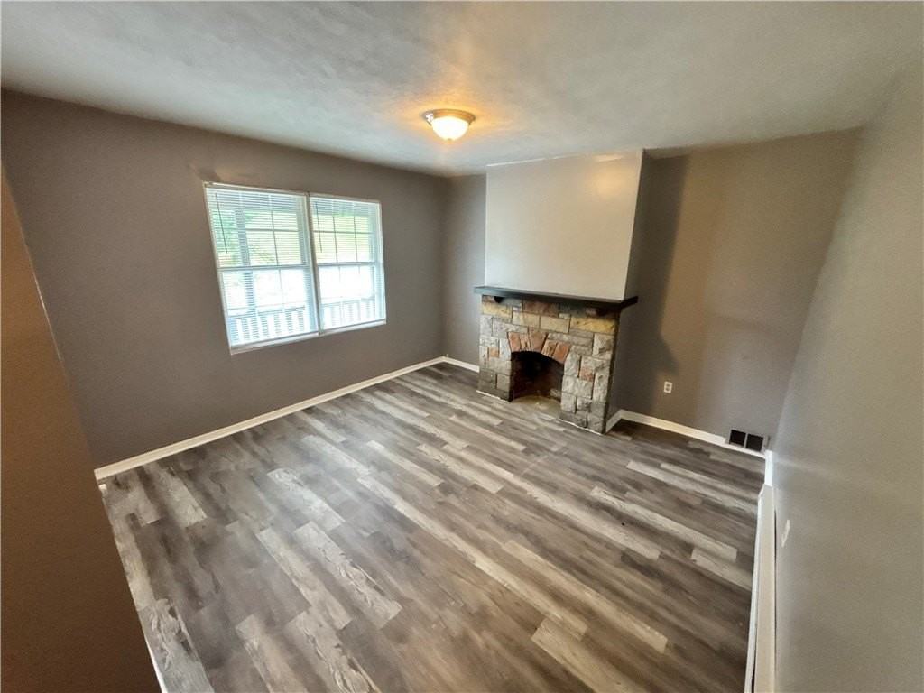 335 Cedarhurst St - Photo 2 of 28