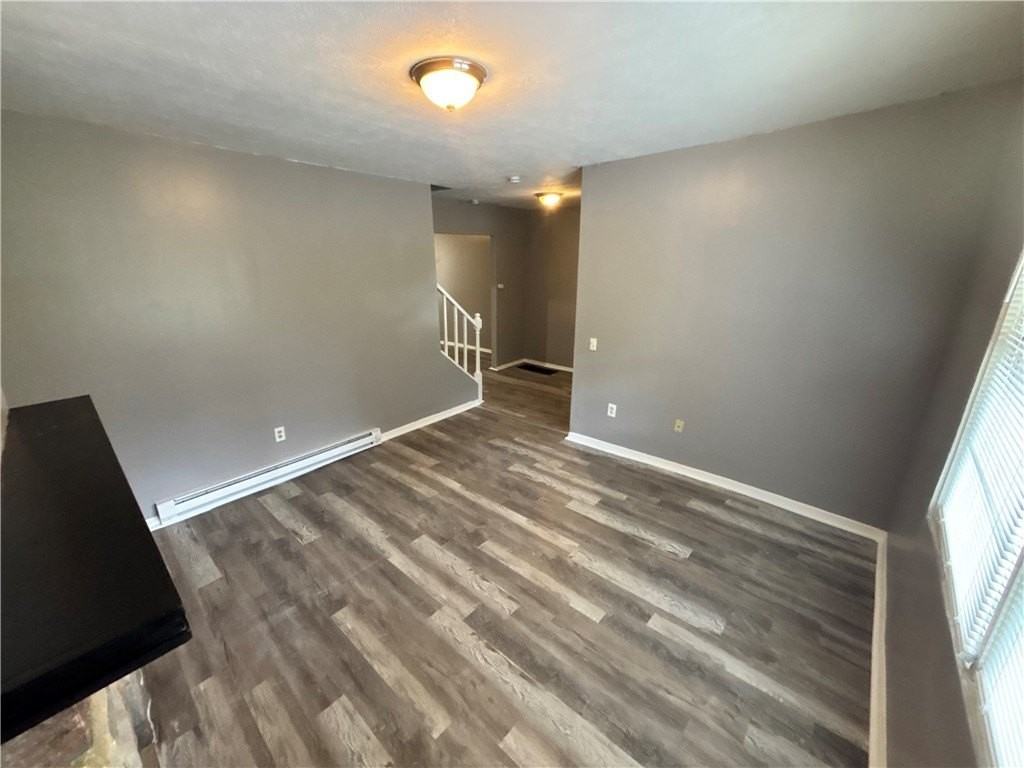 335 Cedarhurst St - Photo 3 of 28
