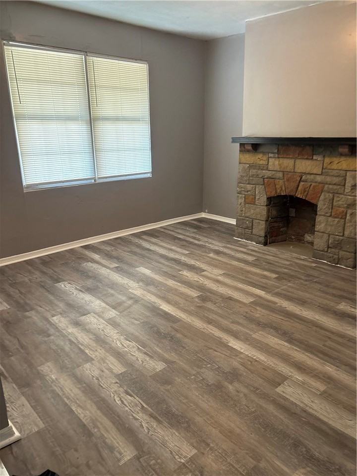 335 Cedarhurst St - Photo 4 of 28