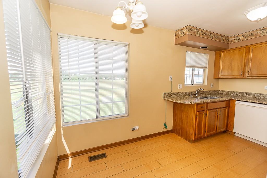 1174 Longford Rd - Photo 7 of 25