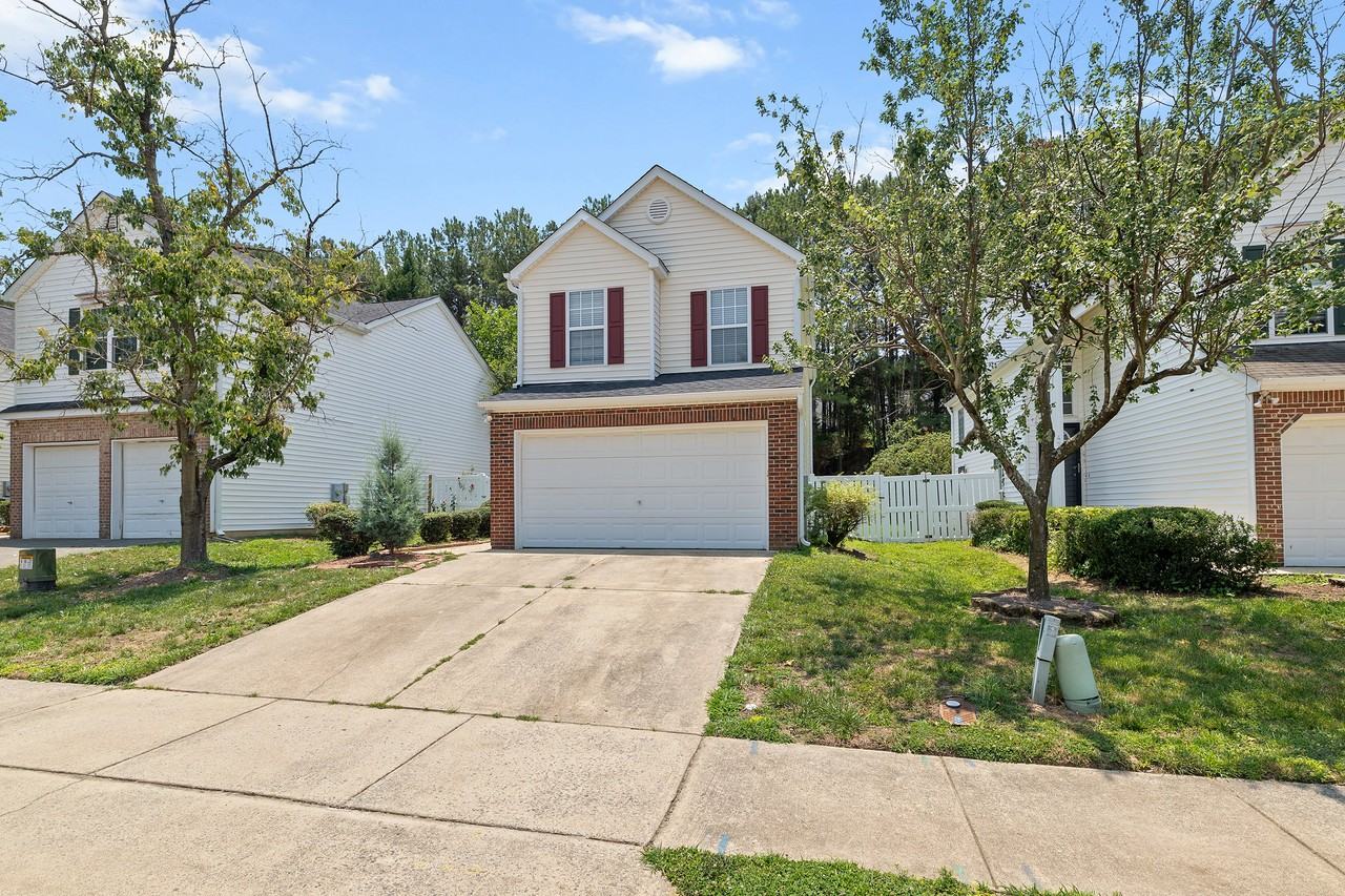 4224 Lake Woodard Dr #1 - Photo 4 of 39