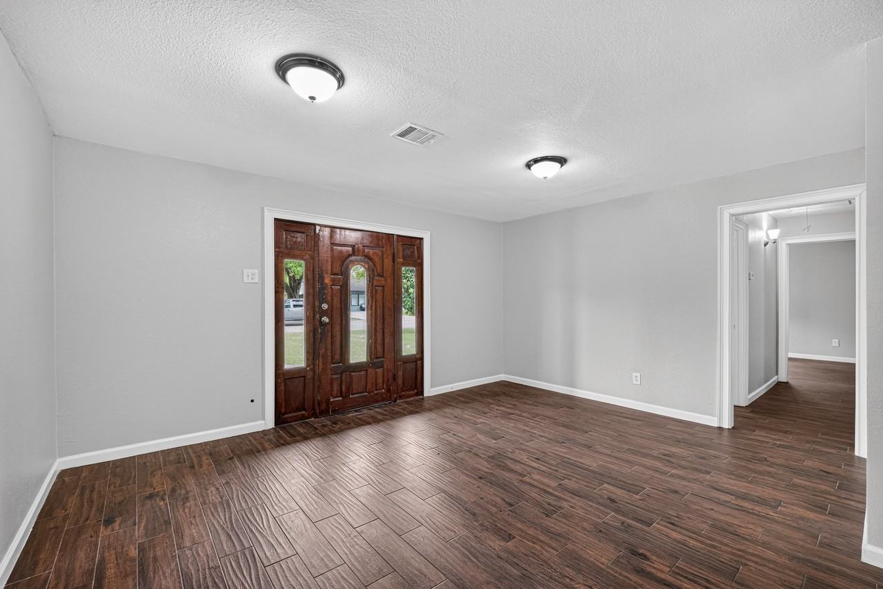 1112 Johnson St #1 - Photo 5 of 32