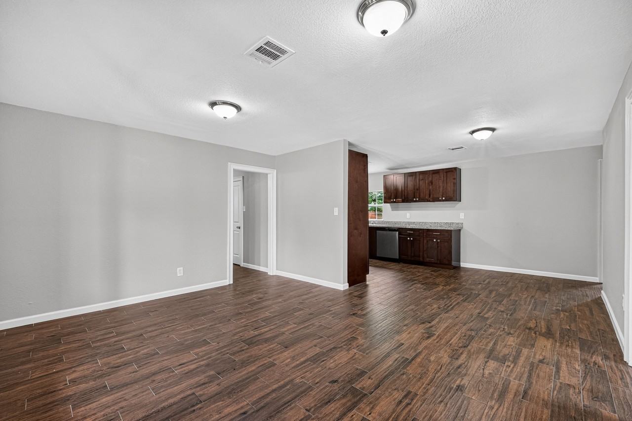 1112 Johnson St #1 - Photo 7 of 32