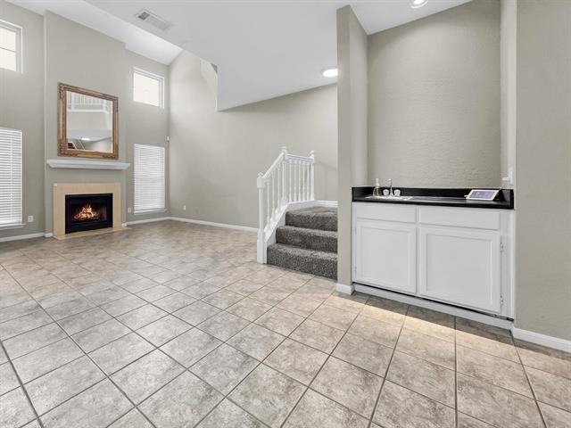 1620 Wellington Pl - Photo 5 of 31