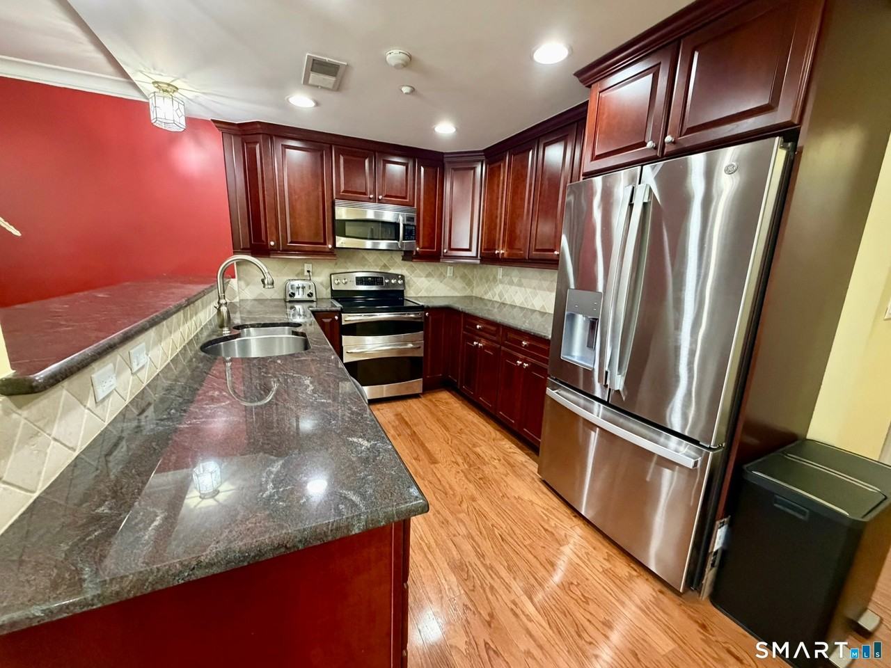 30 Schoolhouse Dr - Photo 3 of 31