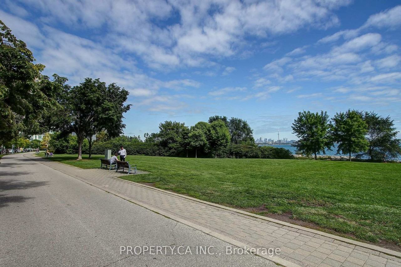 2045 Lake Shore Boulevard West - Photo 32