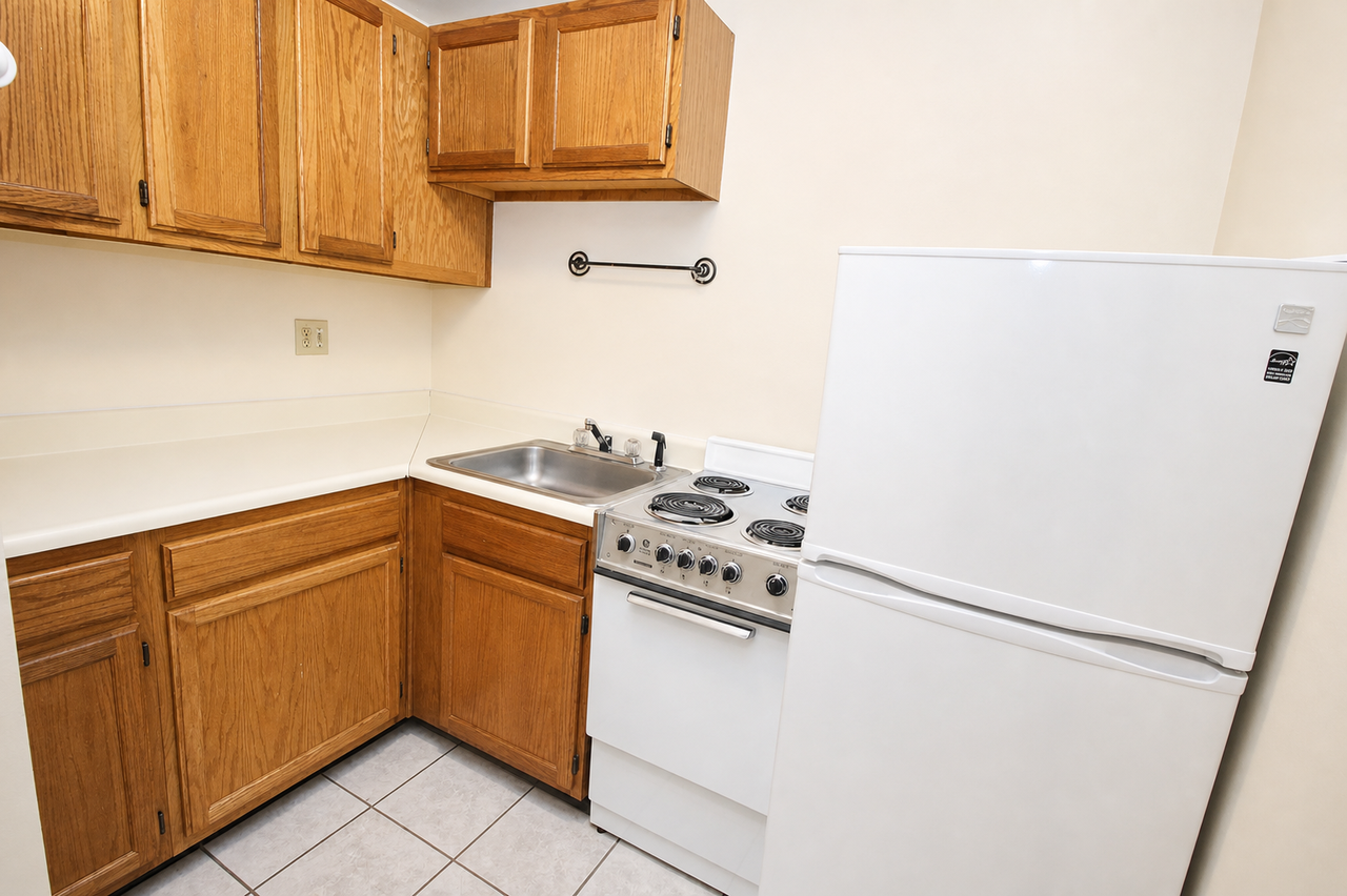341 SOUTH HIGHLAND AVENUEAPT 12 #12 - Photo 3 of 6