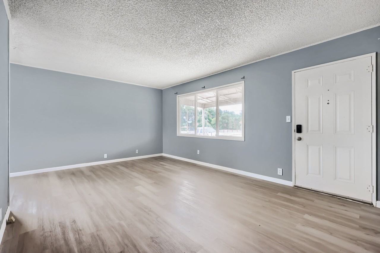 1904 North Hancock Avenue #1 - Photo 4 of 16