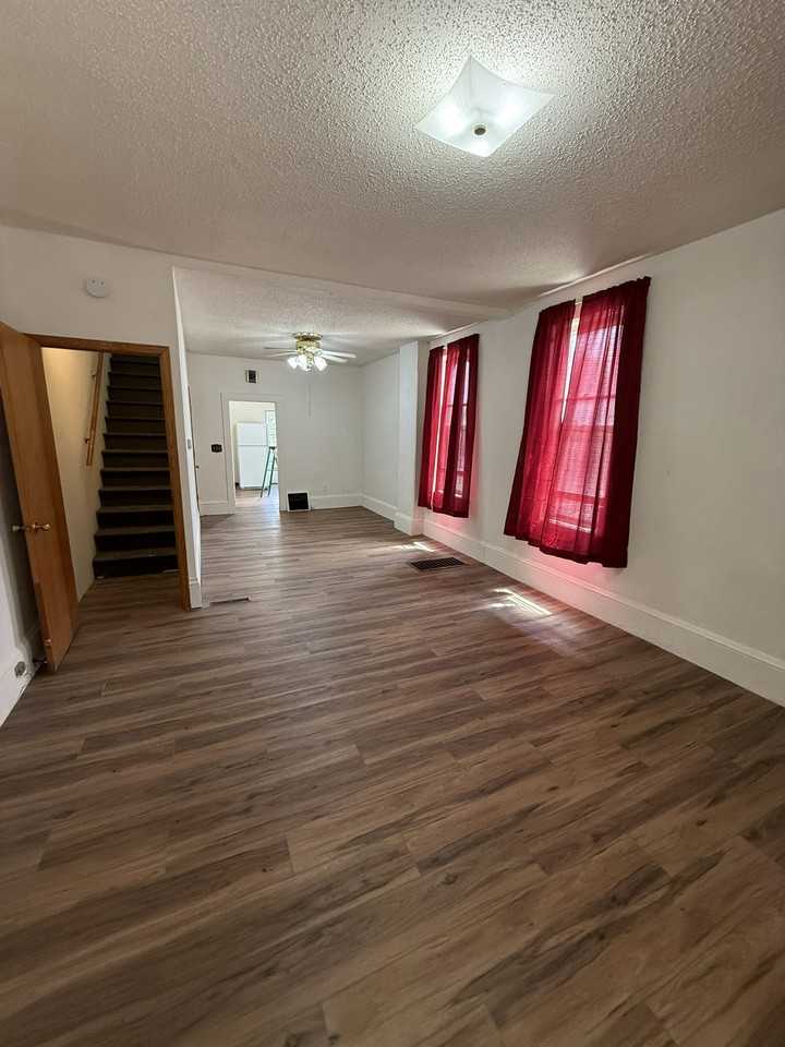 1006 Walnut St #1 - Photo 2 of 17
