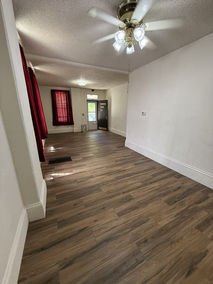 1006 Walnut St #1 - Photo 3 of 17