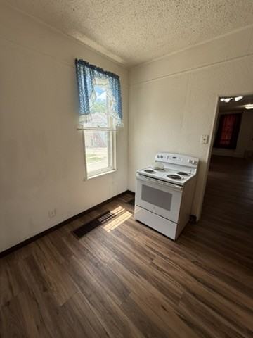 1006 Walnut St #1 - Photo 5 of 17