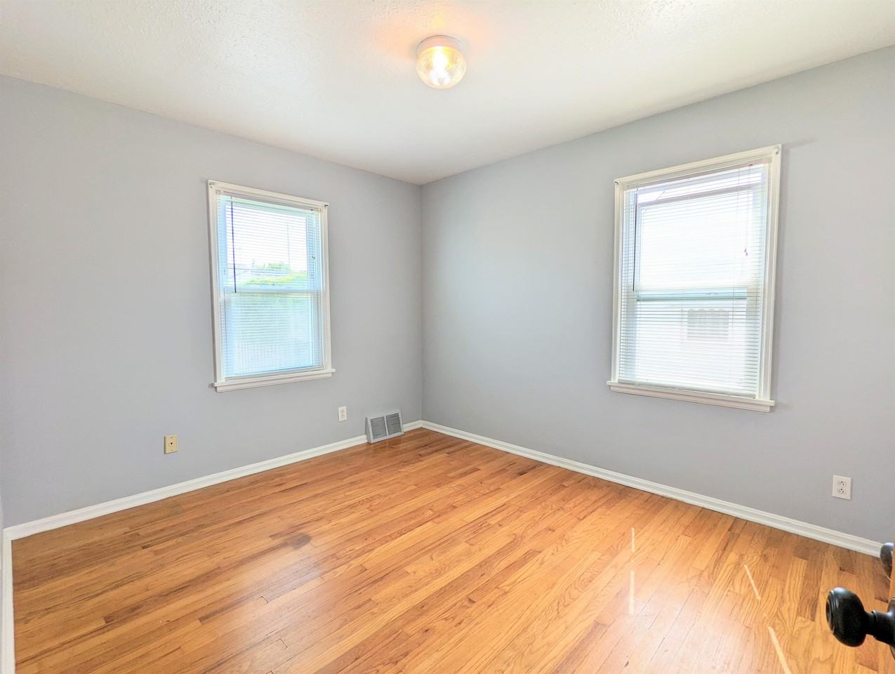 3113 Silverdale Ave #1 - Photo 6 of 17