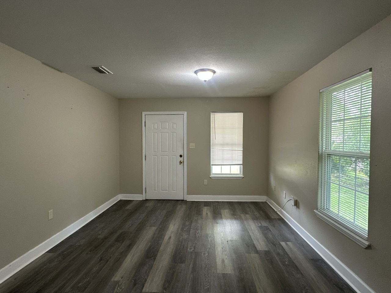 905 E Gordon St #1 - Photo 3 of 18