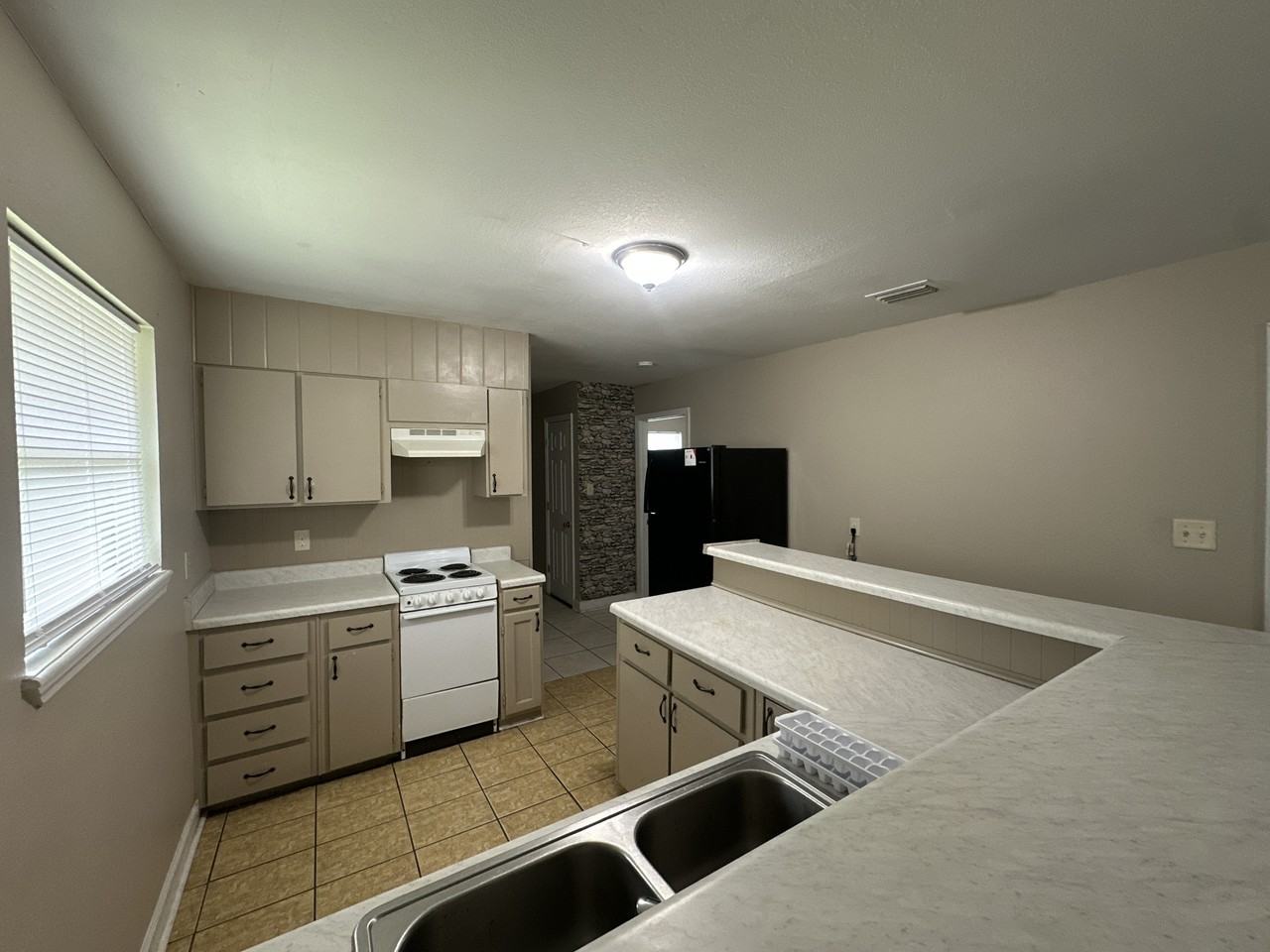 905 E Gordon St #1 - Photo 4 of 18