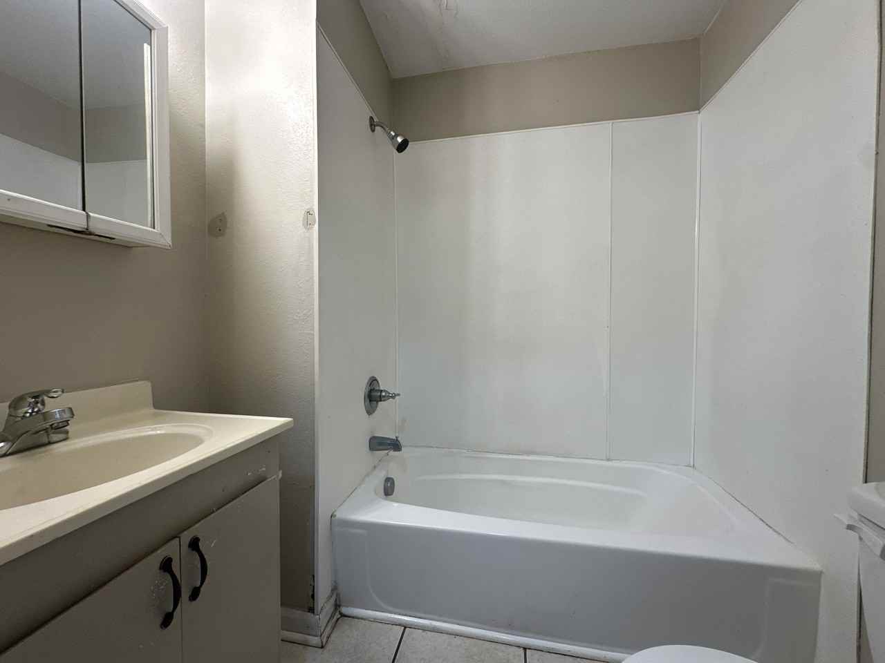 905 E Gordon St #1 - Photo 5 of 18