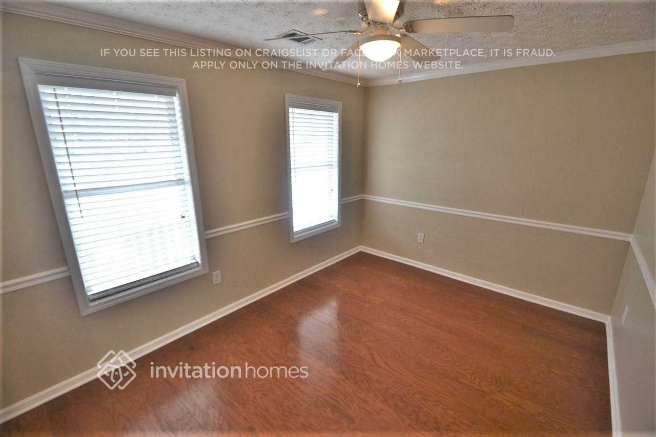 4082 Alaina Ave - Photo 3 of 7