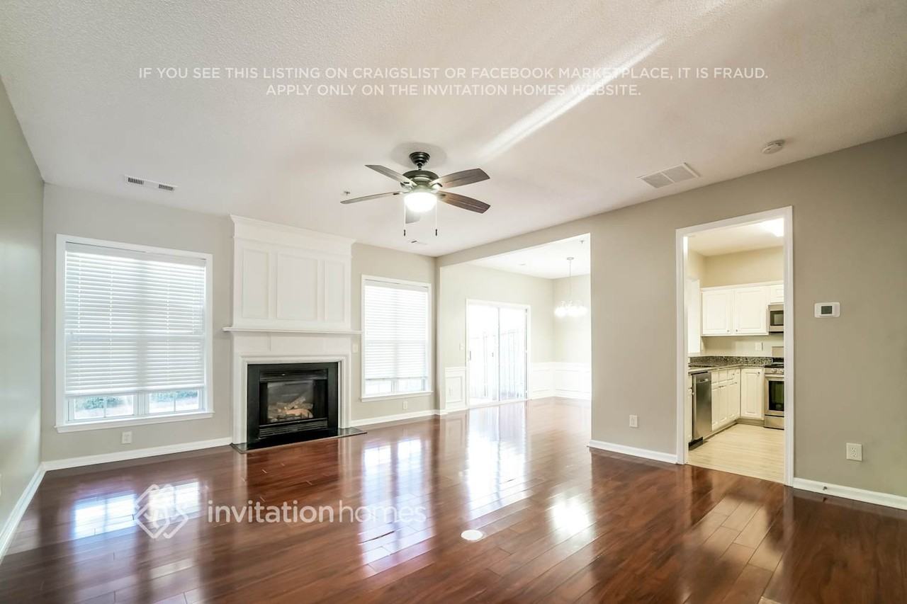 233 Regent Sq - Photo 2 of 16