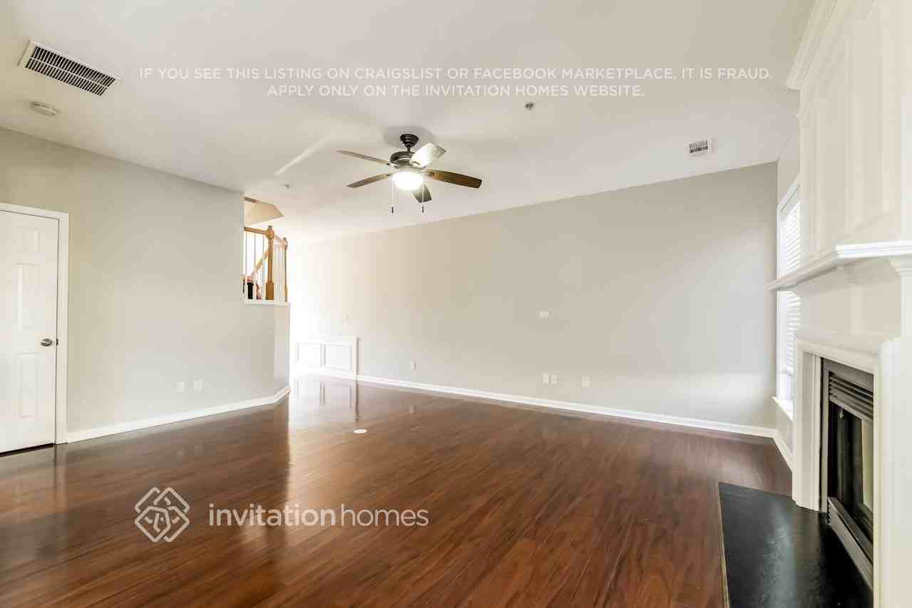 233 Regent Sq - Photo 3 of 16