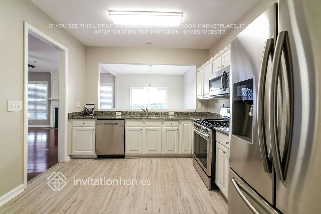 233 Regent Sq - Photo 5 of 16