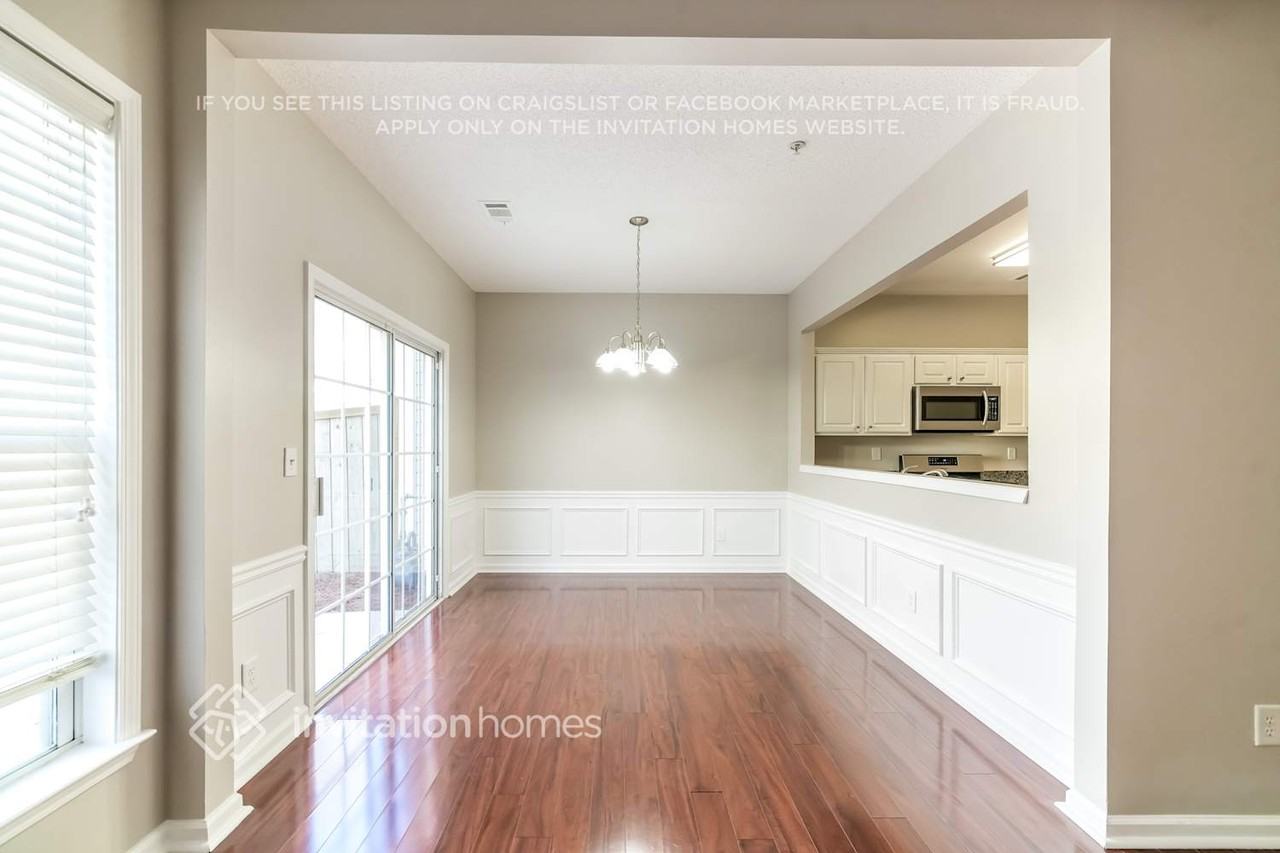 233 Regent Sq - Photo 6 of 16