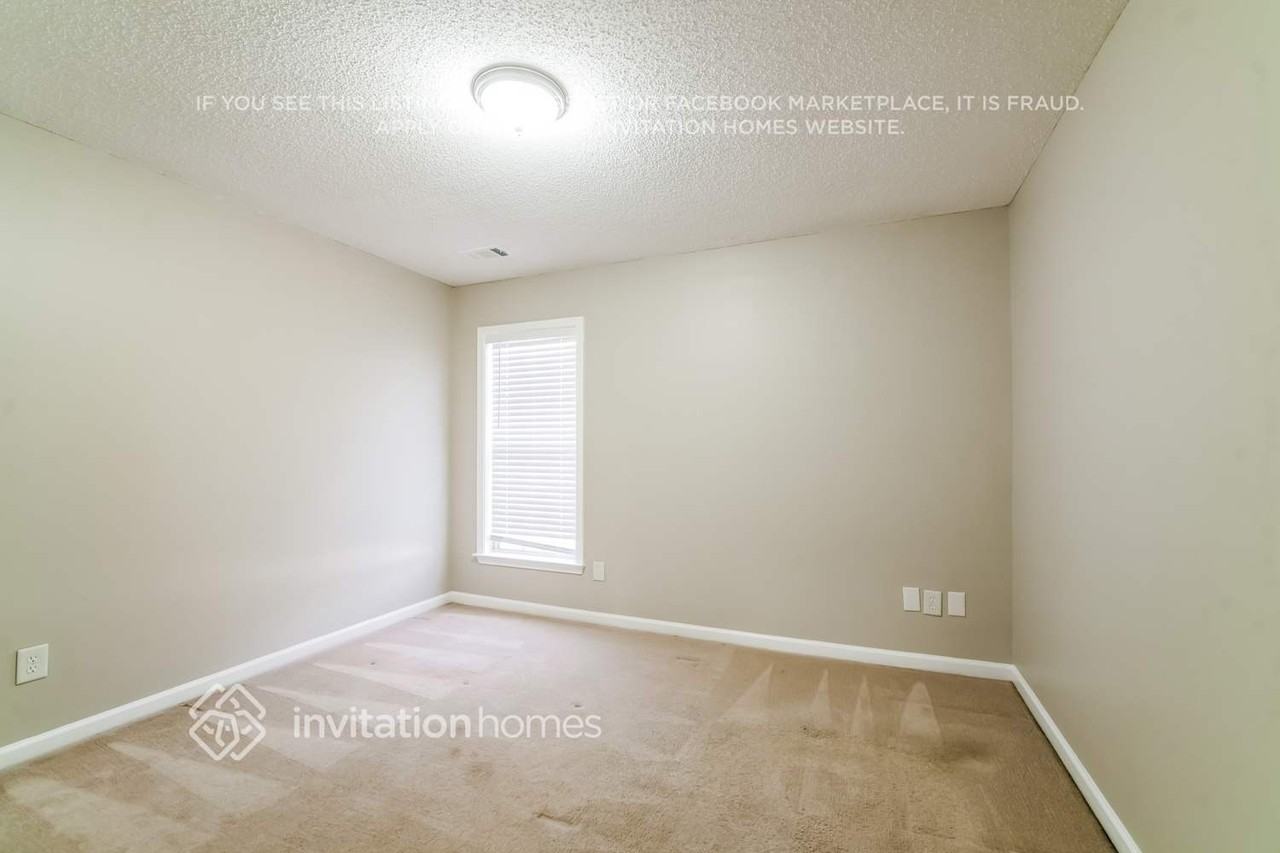 233 Regent Sq - Photo 7 of 16