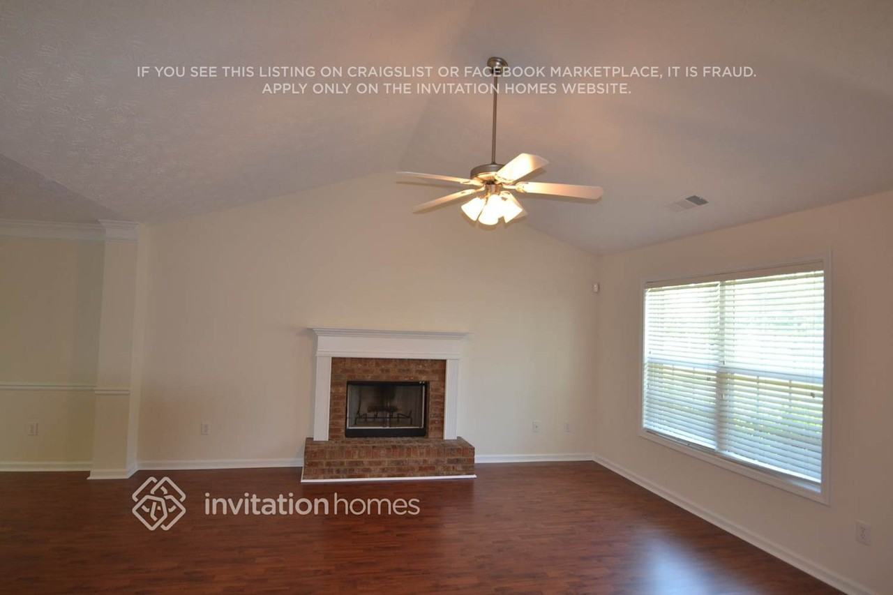 555 Wellington Ln - Photo 2 of 11