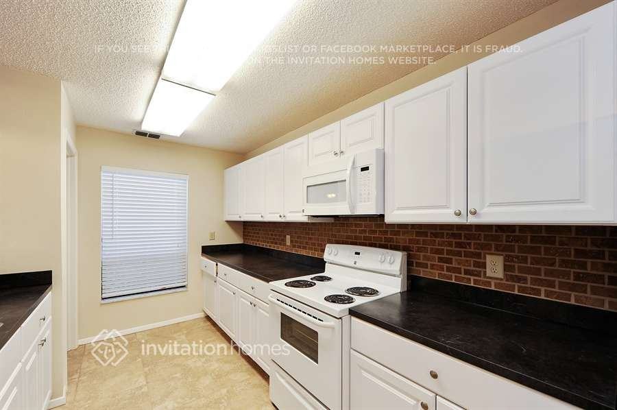 1913 Coral Tree Ct - Photo 3 of 17