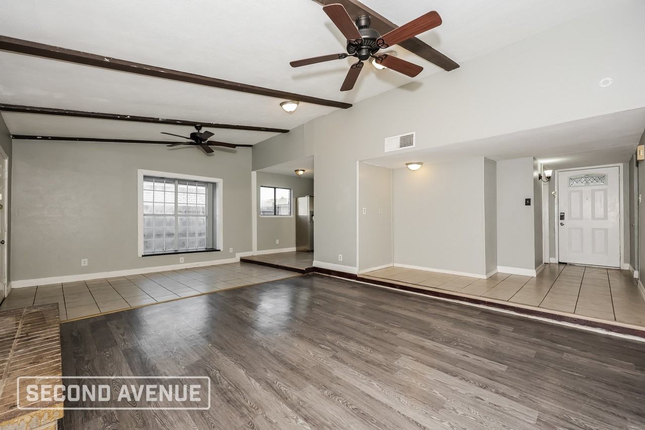 7525 Ashcrest Ln - Photo 2 of 27