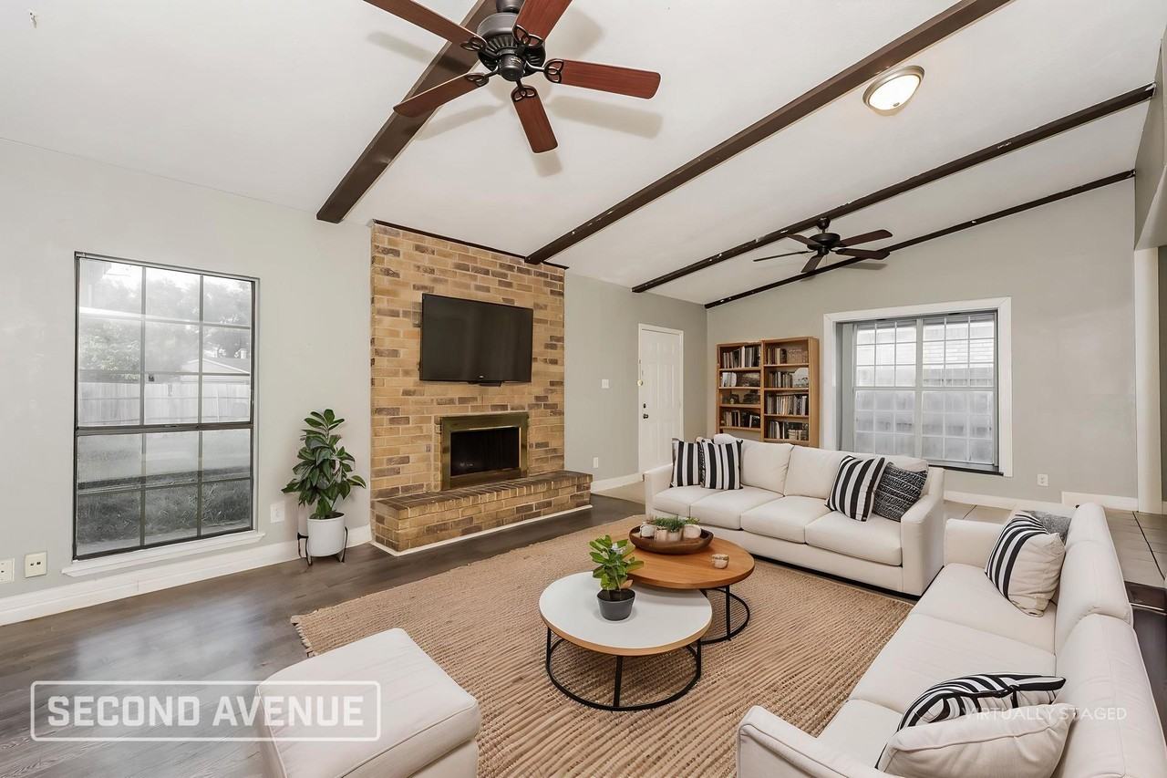 7525 Ashcrest Ln - Photo 4 of 27