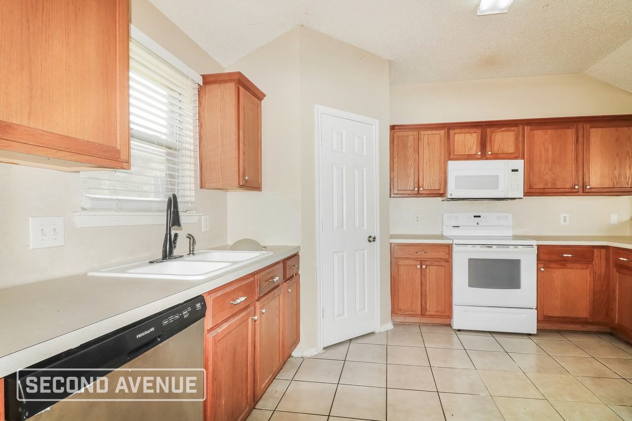 1017 La Mirada - Photo 6 of 27