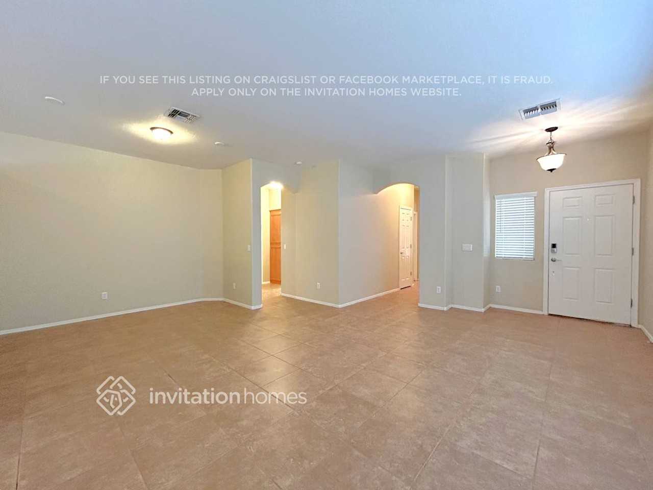 10209 W Parkway Dr - Photo 2 of 13
