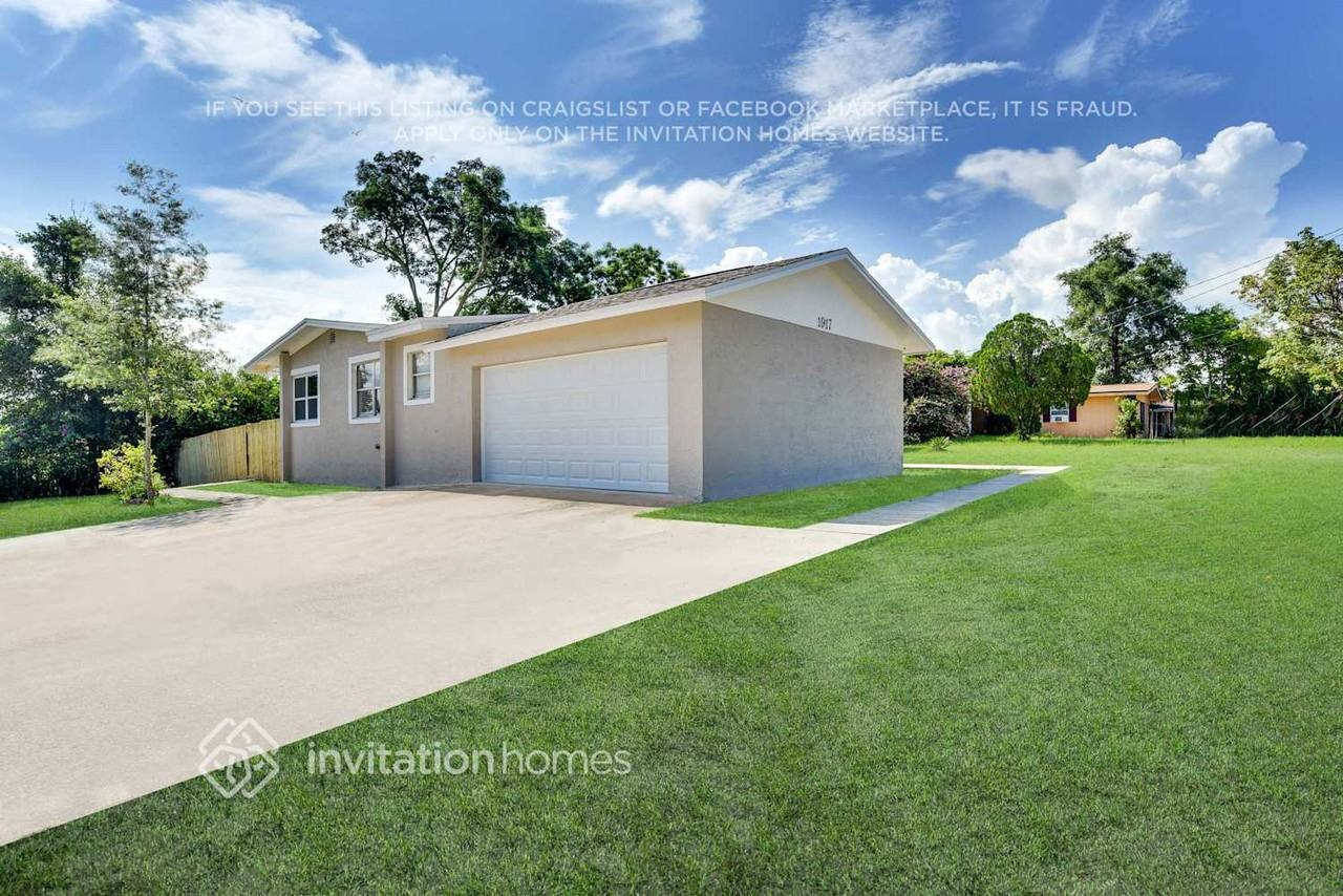 1917 N Powers Dr - Photo 2 of 12